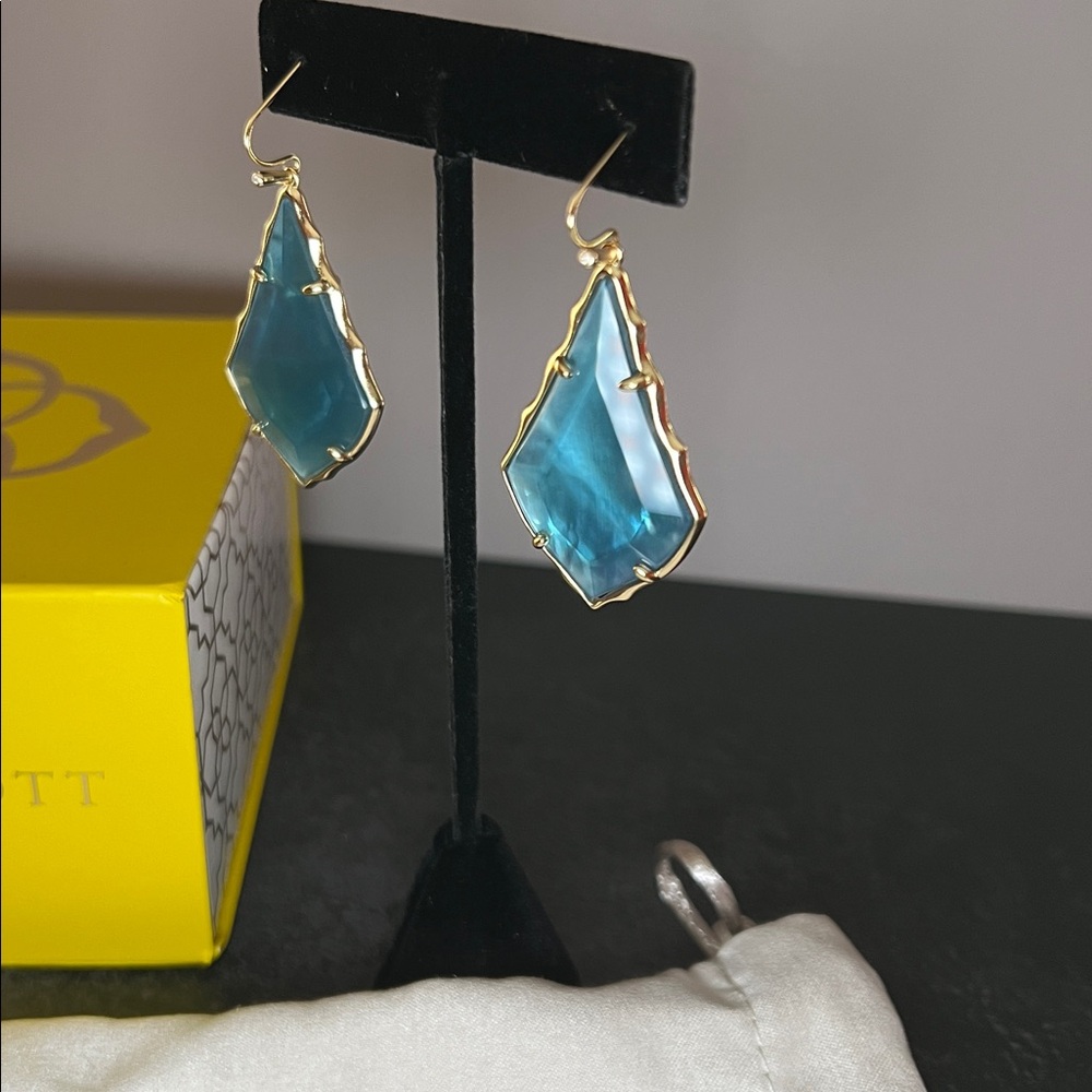 Kendra Scott Blue Teardrop Earrings and Pendant Necklace Set - Picture 5 of 6